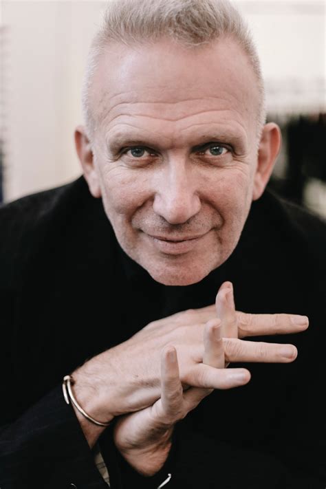 Jean paul gautier - Since the creation of his fashion house in 1976, Jean Paul Gaultier has been shaking up genres and prejudices.With exceptional know-how that he expresses dur...